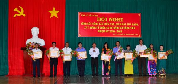 Nhiệm kỳ 2010 – 2015: Tây Ninh Kết nạp 7.165 đảng viên mới